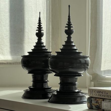 Black lacquered offering bowls 