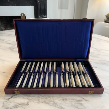 Box with 27 Victorian fruit knives