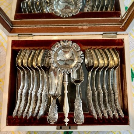 Mother of pearl box with Dutch silver spoons