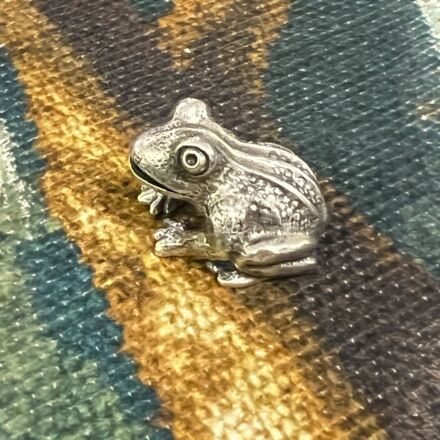 Silver miniature frog