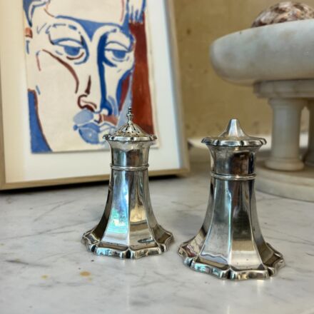 Tower-shaped salt and pepper shaker in marked silver